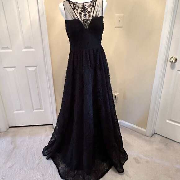 Adrianna Papell Black Appliqué/Jeweled Evening Dress, Size 8
